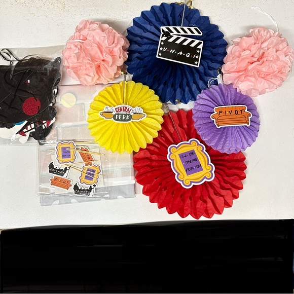 Friends TV Show Bridal Shower Decoration Kit and Photoshoot Backdrop - Picture 3 of 6